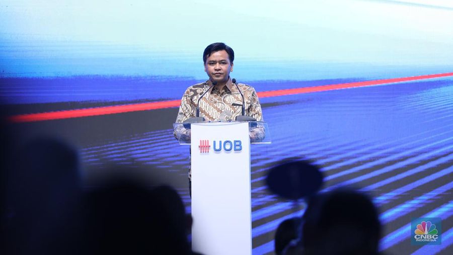 Plt Deputi Bidang Koordinasi Sumber Daya Maritim, Kementerian Koordinasi Kemaritiman dan Investasi, M Firman Hidayat memberi sambutan di acara Konferensi UOB Gateway to ASEAN di Hotel Raffles, Jakarta, Rabu, 11/10. (CNBC Tri Susilo)