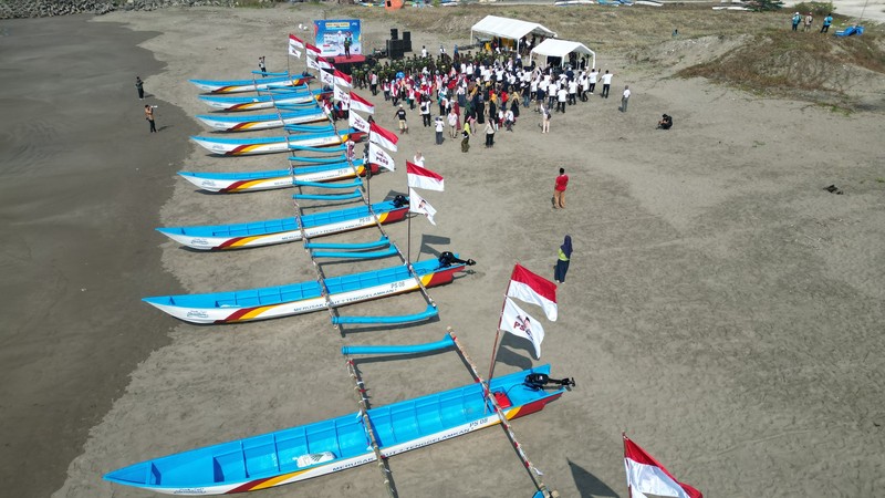 Prabowo Subianto dan Susi Pudjiastuti bersih bersih Pantai Pangandaran, Jawa Barat. (Tangkapan layar Facebook Prabowo Subianto) Prabowo Subianto dan Susi Pudjiastuti bersih bersih Pantai Pangandaran, Jawa Barat. (Tangkapan layar Facebook Prabowo Subianto)