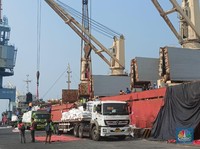 Beras Impor tiba di Pelabuhan Tanjung Priok, Jakarta. (CNBC Indonesia/Ferry Sandi)