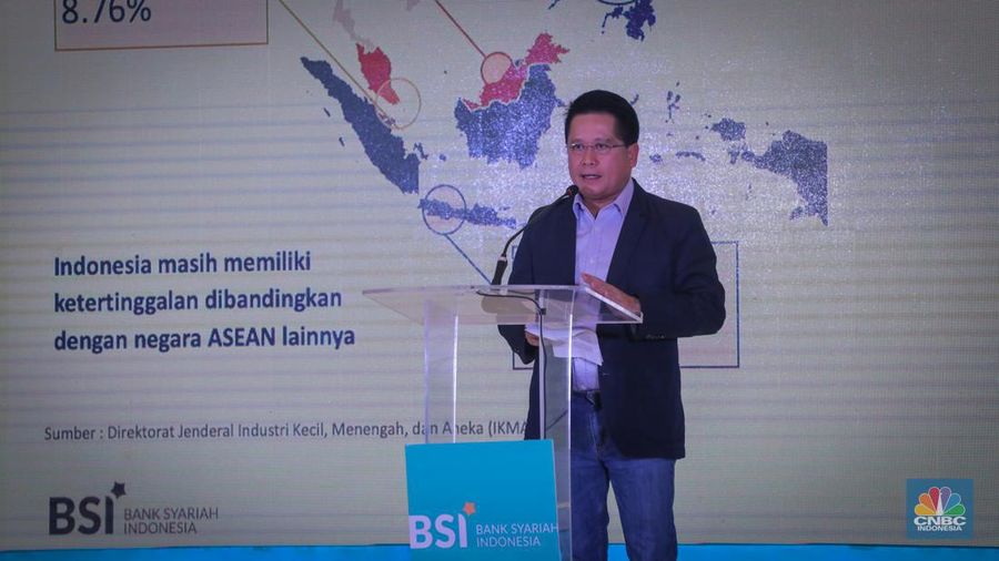 Direktur Utama Bank Syariah Indonesia (BSI), Hery Gunardi dalam acara Awarding Talenta Wirausaha BSI dan BSI Aceh Muslimpreneur di Pos Bloc, Pasar Baru, Jakarta, Kamis (12/10/2023). (CNBC Indonesia/Faisal Rahman)