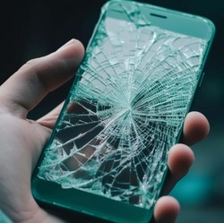 5 Kebiasaan yang Membuat HP Cepat Rusak, Jarang Disadari