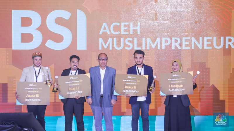 Direktur Utama Bank Syariah Indonesia (BSI), Hery Gunardi dalam acara Awarding Talenta Wirausaha BSI dan BSI Aceh Muslimpreneur di Pos Bloc, Pasar Baru, Jakarta, Kamis (12/10/2023). (CNBC Indonesia/Faisal Rahman)