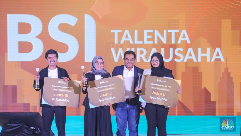 Direktur Utama Bank Syariah Indonesia (BSI), Hery Gunardi dalam acara Awarding Talenta Wirausaha BSI dan BSI Aceh Muslimpreneur di Pos Bloc, Pasar Baru, Jakarta, Kamis (12/10/2023). (CNBC Indonesia/Faisal Rahman)