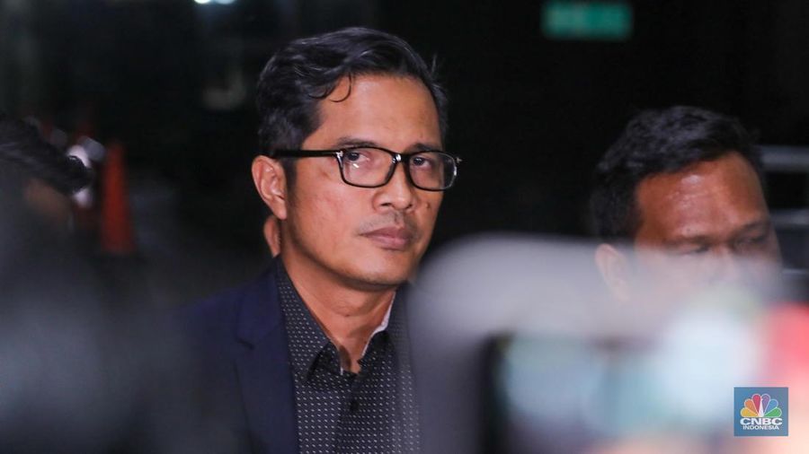Pengaca Mantan Menteri Pertanian Syahrul Yasin Limpo (SYL), Febri Diansyah memberikan keteran kepada wartawan di gedung Merah Putih KPK, Jakarta, Kamis (12/10/2023). (CNBC Indonesia/Faisal Rahman)