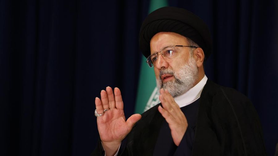 Presiden Iran Ebrahim Raisi usai menggelar konferensi pers. (AP Photo/Jason DeCrow)