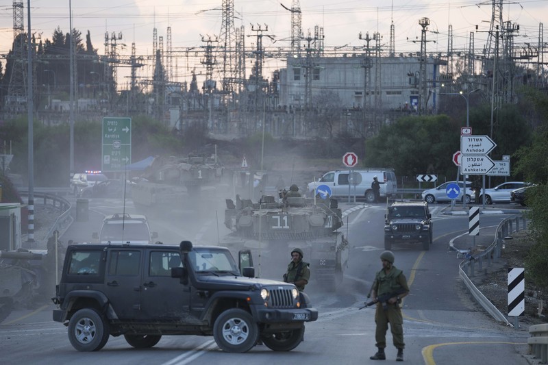 Ratusan tentara Israel masuk di Perbatasan Gaza. (AP/Ohad Zwigenberg) Ratusan tentara Israel masuk di Perbatasan Gaza. (AP/Ohad Zwigenberg)