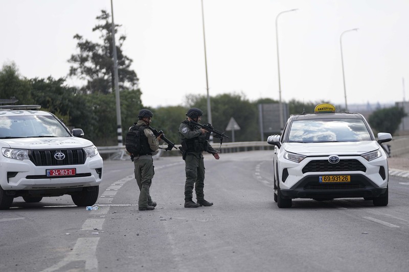 Ratusan tentara Israel masuk di Perbatasan Gaza. (AP/Ohad Zwigenberg) Ratusan tentara Israel masuk di Perbatasan Gaza. (AP/Ohad Zwigenberg)