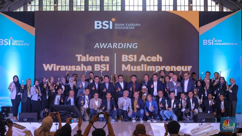 Direktur Utama Bank Syariah Indonesia (BSI), Hery Gunardi dalam acara Awarding Talenta Wirausaha BSI dan BSI Aceh Muslimpreneur di Pos Bloc, Pasar Baru, Jakarta, Kamis (12/10/2023). (CNBC Indonesia/Faisal Rahman) Direktur Utama Bank Syariah Indonesia (BSI), Hery Gunardi dalam acara Awarding Talenta Wirausaha BSI dan BSI Aceh Muslimpreneur di Pos Bloc, Pasar Baru, Jakarta, Kamis (12/10/2023). (CNBC Indonesia/Faisal Rahman)