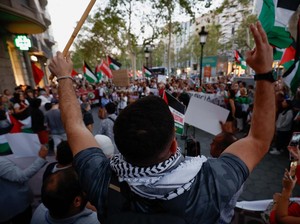 Video: Massa Demo Pro Palestina Bentrok dengan Polisi di Barcelona