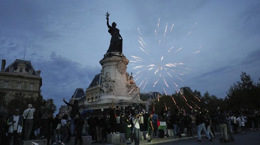 Demonstrasi warga Prancis pro Palestina bentrok dengan kepolisian di Paris. (REUTERS/Sarah Meyssonnier)