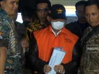 Detik-Detik SYL Dibawa ke Rutan KPK