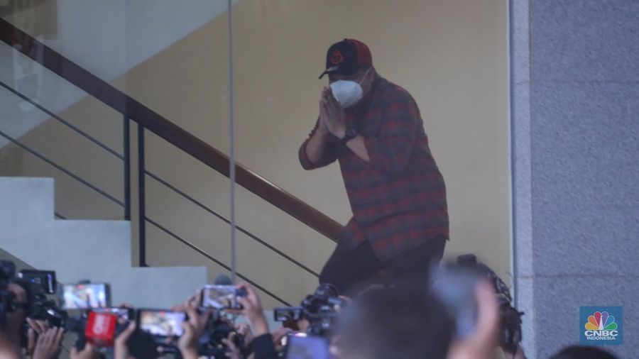 Direktur Alat dan Mesin Pertanian Kementerian Pertanian, Muhammad Hatta tiba di gedung Merah Putih KPK, Jakarta, Jumat (13/10/2023). Muhammad Hatta datang untuk memenuhi panggilan usai ditetapkan sebagai tersangka oleh Komisi Pemberantasan Korupsi (KPK) terkait kasus dugaan korupsi di Kementerian Pertanian.. (CNBC Indonesia/Faisal Rahman)