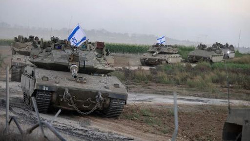 Asap mengepul menyusul serangan udara Israel di Kota Gaza, Kamis, 12 Oktober 2023. (AP Photo/Hatem Moussa)