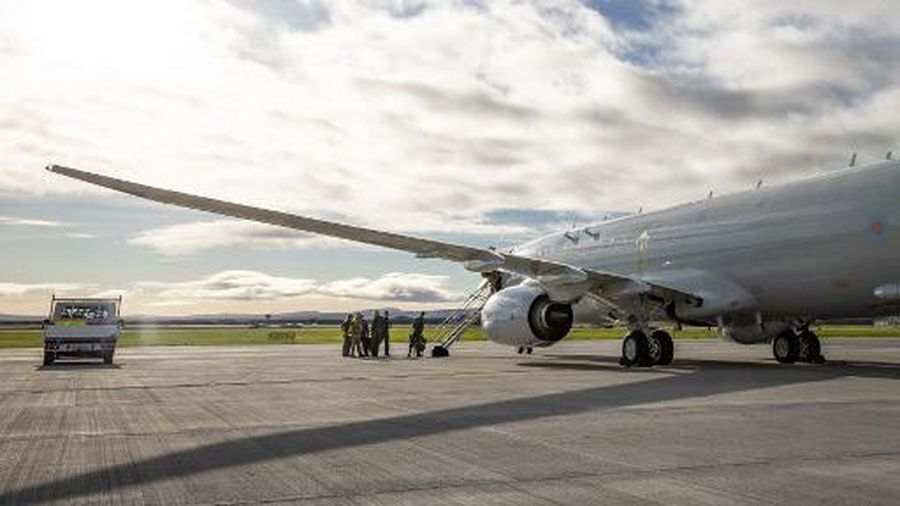 Militer P-8A Poseidon bersiap berangkat ke Mediterania dari RAF Lossiemouth di Skotlandia, untuk mendukung Israel dan memperkuat stabilitas regional di Timur Tengah pada 12 Oktober 2023. (Aeris FINNEY / MOD / AFP)