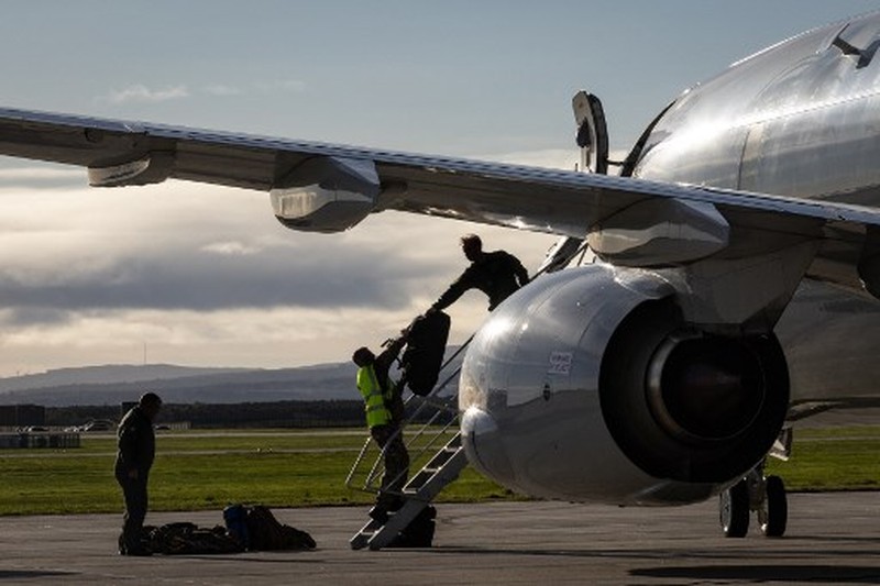 Militer P-8A Poseidon bersiap berangkat ke Mediterania dari RAF Lossiemouth di Skotlandia, untuk mendukung Israel dan memperkuat stabilitas regional di Timur Tengah pada 12 Oktober 2023. (Aeris FINNEY / MOD / AFP)