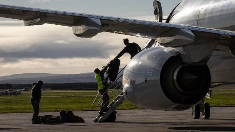 Militer P-8A Poseidon bersiap berangkat ke Mediterania dari RAF Lossiemouth di Skotlandia, untuk mendukung Israel dan memperkuat stabilitas regional di Timur Tengah pada 12 Oktober 2023. (Aeris FINNEY / MOD / AFP)