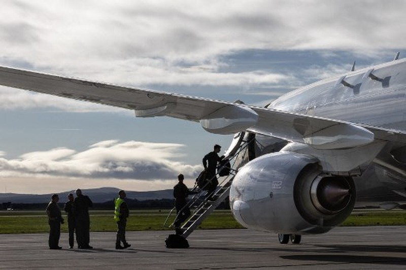 Militer P-8A Poseidon bersiap berangkat ke Mediterania dari RAF Lossiemouth di Skotlandia, untuk mendukung Israel dan memperkuat stabilitas regional di Timur Tengah pada 12 Oktober 2023. (Aeris FINNEY / MOD / AFP)