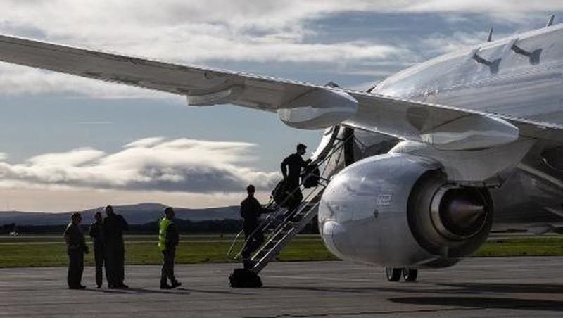 Militer P-8A Poseidon bersiap berangkat ke Mediterania dari RAF Lossiemouth di Skotlandia, untuk mendukung Israel dan memperkuat stabilitas regional di Timur Tengah pada 12 Oktober 2023. (Aeris FINNEY / MOD / AFP)