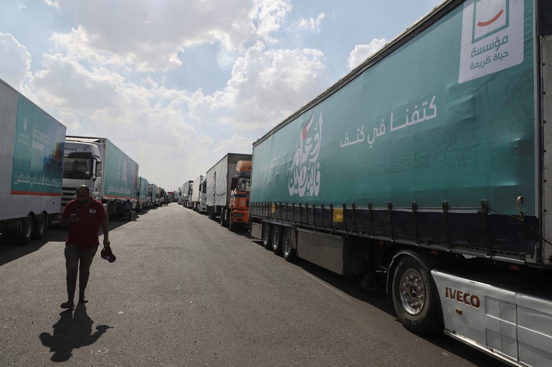 Gerbang perlintasan perbatasan Rafah dengan Gaza ditutup oleh pemerintah Mesir. (REUTERS/Ibraheem Abu Mustafa) Gerbang perlintasan perbatasan Rafah dengan Gaza ditutup oleh pemerintah Mesir. (REUTERS/Ibraheem Abu Mustafa)