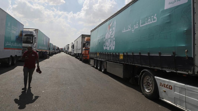 Gerbang perlintasan perbatasan Rafah dengan Gaza ditutup oleh pemerintah Mesir. (REUTERS/Ibraheem Abu Mustafa)