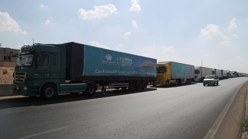 Gerbang perlintasan perbatasan Rafah dengan Gaza ditutup oleh pemerintah Mesir. (REUTERS/Ibraheem Abu Mustafa)