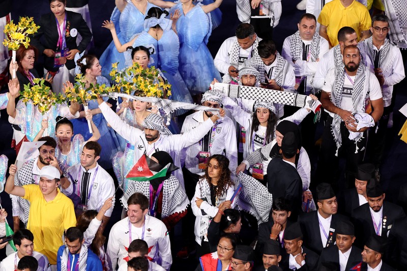 Peserta unjuk rasa pro-Palestina bereaksi di luar Sydney Opera House di Sydney, 9 Oktober 2023. (via REUTERS/STRINGER) Peserta unjuk rasa pro-Palestina bereaksi di luar Sydney Opera House di Sydney, 9 Oktober 2023. (via REUTERS/STRINGER)