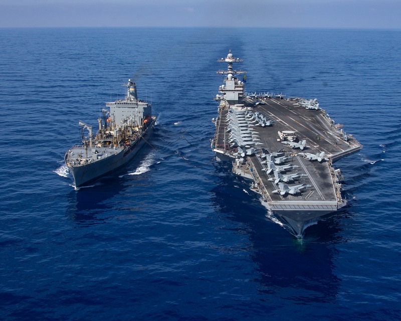 Foto udara menunjukkan kapal induk USS Gerald R Ford telah tiba di Mediterania timur. (VIA REUTERS/U.S. NAVAL FORCES CENTRAL COMMAN)