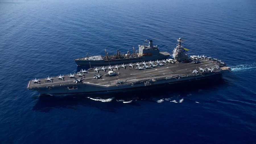 Foto udara menunjukkan kapal induk USS Gerald R Ford telah tiba di Mediterania timur. (VIA REUTERS/U.S. NAVAL FORCES CENTRAL COMMAN)