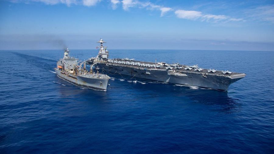 Foto udara menunjukkan kapal induk USS Gerald R Ford telah tiba di Mediterania timur. (VIA REUTERS/U.S. NAVAL FORCES CENTRAL COMMAN)