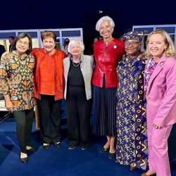 Sri Mulyani Foto Sama 5 Wanita Terkuat Dunia, Siapa Mereka?