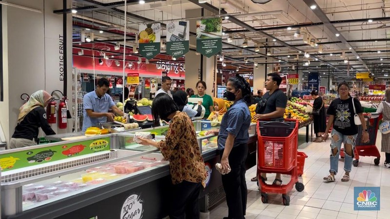 Suasana “Full Day Sale” Transmart Kota Kasablanka, Jakarta Selatan, Minggu (15/10/2023). (CNBC Indonesia/Shania Alatas)