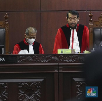 Potret Hakim MK Tolak Gugatan Batas Usia Capres dan Cawapres