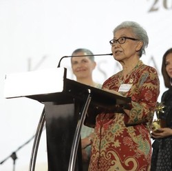 Perjuangan Pemimpin Pertama Telkomsel Turunkan Harga HP di RI