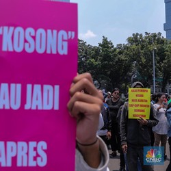 Massa Tumpah, Demo Usai MK Tolak Gugatan Usia Capres-Cawapres