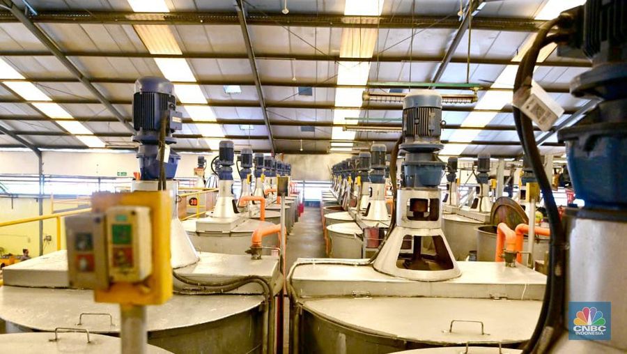 Pabrik cat Avian merupakan pabrik cat terbesar di RI. (CNBC Indonesia/Ayyi Achmad Hidayah)