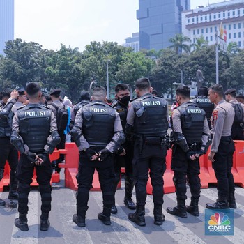 Jangan Lewat, Lalu Lintas Patung Kuda Dialihkan Efek Demo