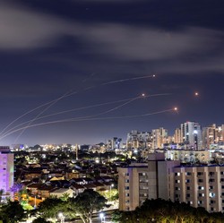 Penampakan Roket Al-Qassam Bombardir Israel, Tembus Tel Aviv