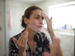 11 Tahapan Skincare yang Benar untuk Pagi dan Malam Hari 11 Tahapan Skincare yang Benar untuk Pagi dan Malam Hari