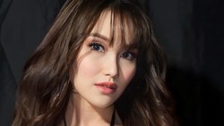 Di Balik Makeup Cantik Ayu Ting Ting Ada Wudhu yang Dijaga