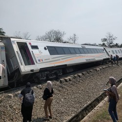 Kecelakaan KA Pandalungan! Anjlok Keluar Rel di Stasiun Tanggulangin