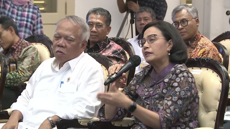 Menteri PUPR Basuki Hadimuljono (Kiri) dan Menteri Keuangan Sri Mulyani dalam Malam Penganugrahan The Asset Manager 2023. (Tangkapan Layar Youtube Lembaga Manajemen Aset Negara)