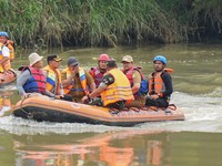 Bobby Nasution Pantau Perkembangan Bersih-bersih Sungai Deli