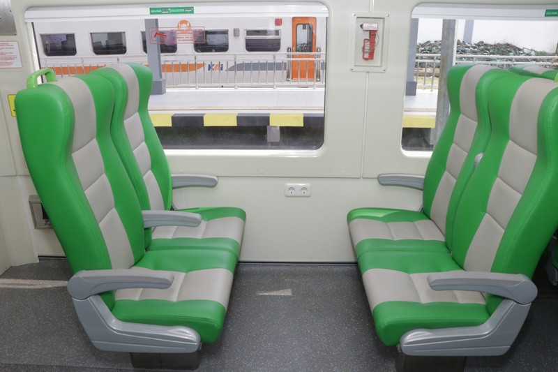 Penampakan KA Feeder Kereta Cepat Whoosh yang mengantarkan penumpang ke Stasiun Bandung. (Dok: KAI) Penampakan KA Feeder Kereta Cepat Whoosh yang mengantarkan penumpang ke Stasiun Bandung. (Dok: KAI)