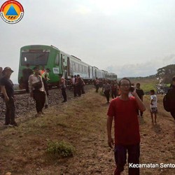 Ambulans-KA Bandara Evakuasi Korban KA Argo Semeru Vs Wilis