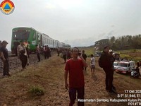 Ambulans-KA Bandara Evakuasi Korban KA Argo Semeru Vs Wilis