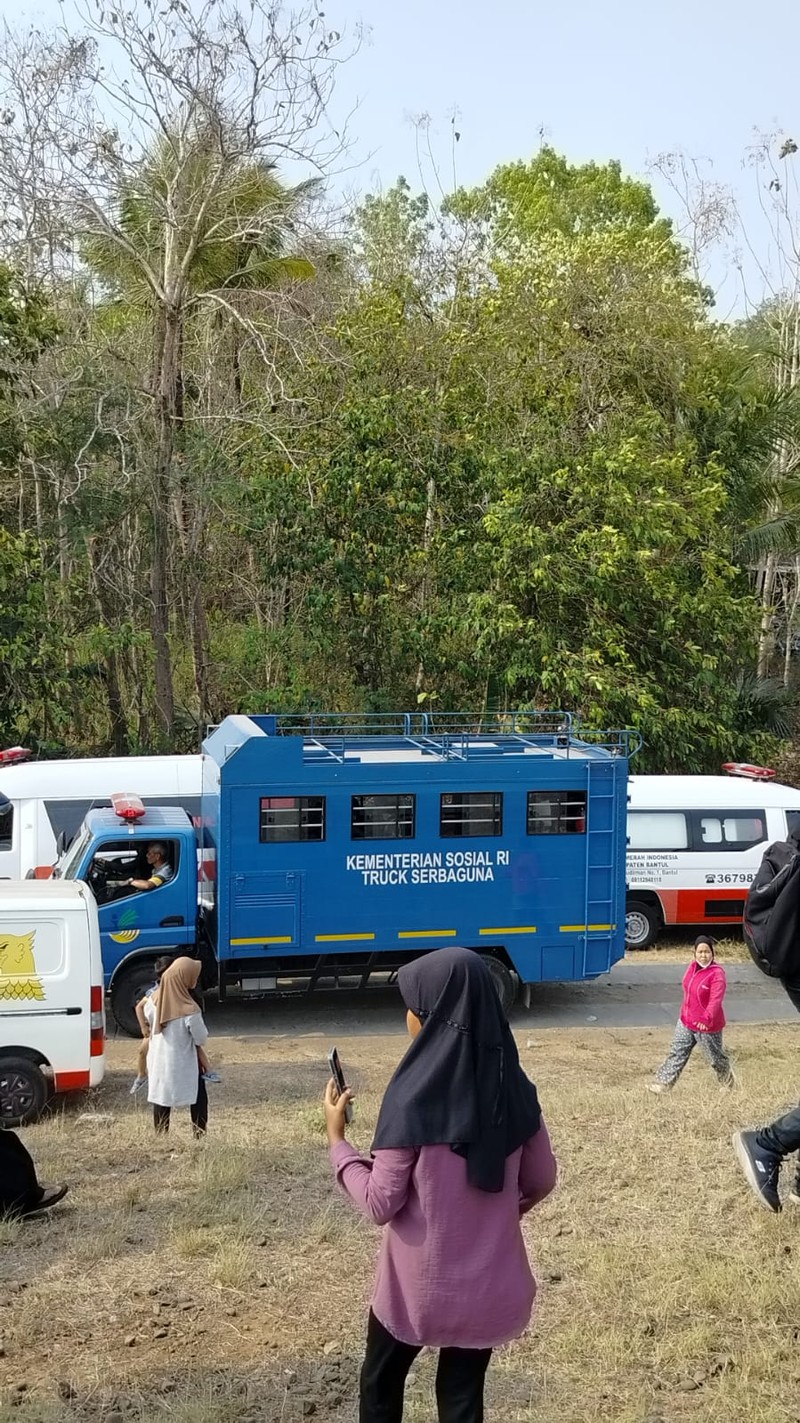 Kereta Api Argo Semeru anjlok di kilometer 520 +4 Petak Jalan Sentolo, Wates, Selasa (17/10). Kereta Api Argo Semeru anjlok di kilometer 520 +4 Petak Jalan Sentolo, Wates, Selasa (17/10). (Dok. Facebook @Chiara Hawnuhita)