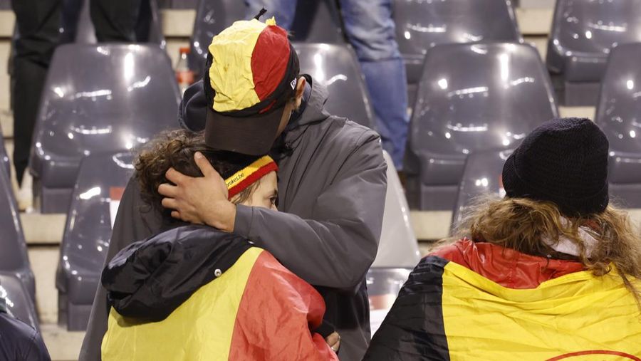 Suasana setelah penembakkan di luar stadion antara Belgia vs Swedia pada Kualifikasi Euro 2024, Dua orang Swedia menjadi korban penembakan. (AP Photo/Geert Vanden Wijngaert)