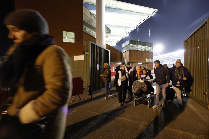 Suasana setelah penembakkan di luar stadion antara Belgia vs Swedia pada Kualifikasi Euro 2024, Dua orang Swedia menjadi korban penembakan. (AP Photo/Geert Vanden Wijngaert) Suasana setelah penembakkan di luar stadion antara Belgia vs Swedia pada Kualifikasi Euro 2024, Dua orang Swedia menjadi korban penembakan. (AP Photo/Geert Vanden Wijngaert)