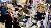 Pedagang Thrifting Pasar Senen Dibuat Ketar-ketir Oleh Purbaya