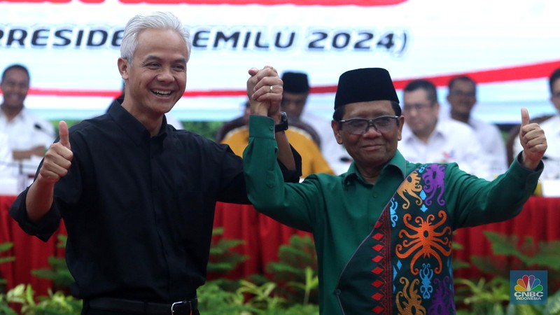 Mahfud Mahmodin (Mahfud MD) sebagai calon wakil presiden pendamping calon presiden Ganjar Pranowo pada Pemilihan Umum Presiden dan Wakil Presiden 2024 di Gedung DPP PDIP, Jakarta, Rabu (18/10/2023). (CNBC Indonesia/Pool) Mahfud Mahmodin (Mahfud MD) sebagai calon wakil presiden pendamping calon presiden Ganjar Pranowo pada Pemilihan Umum Presiden dan Wakil Presiden 2024 di Gedung DPP PDIP, Jakarta, Rabu (18/10/2023). (CNBC Indonesia/Pool)